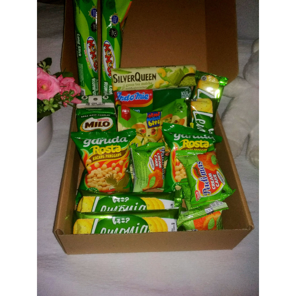 

KADO ULANG TAHUN / SNACK BOX / HAMPERS SNACK / KADO WISUDA / HADIAH VALENTINE / MAKANAN /