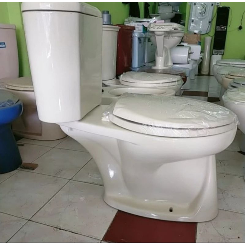 CLOSET DUDUK MEREK BIASA