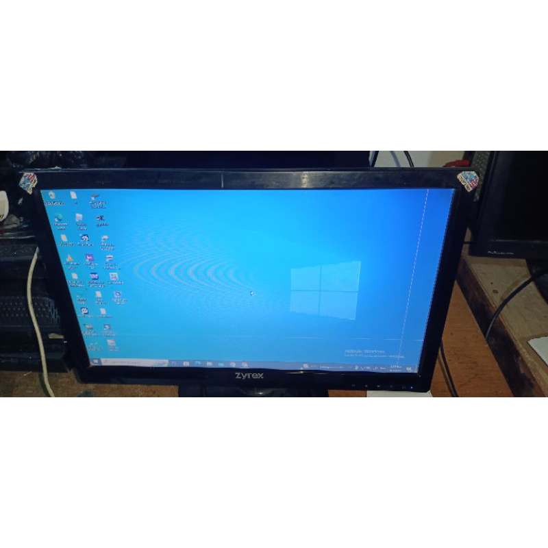 monitor komputer Zyrex minus garis