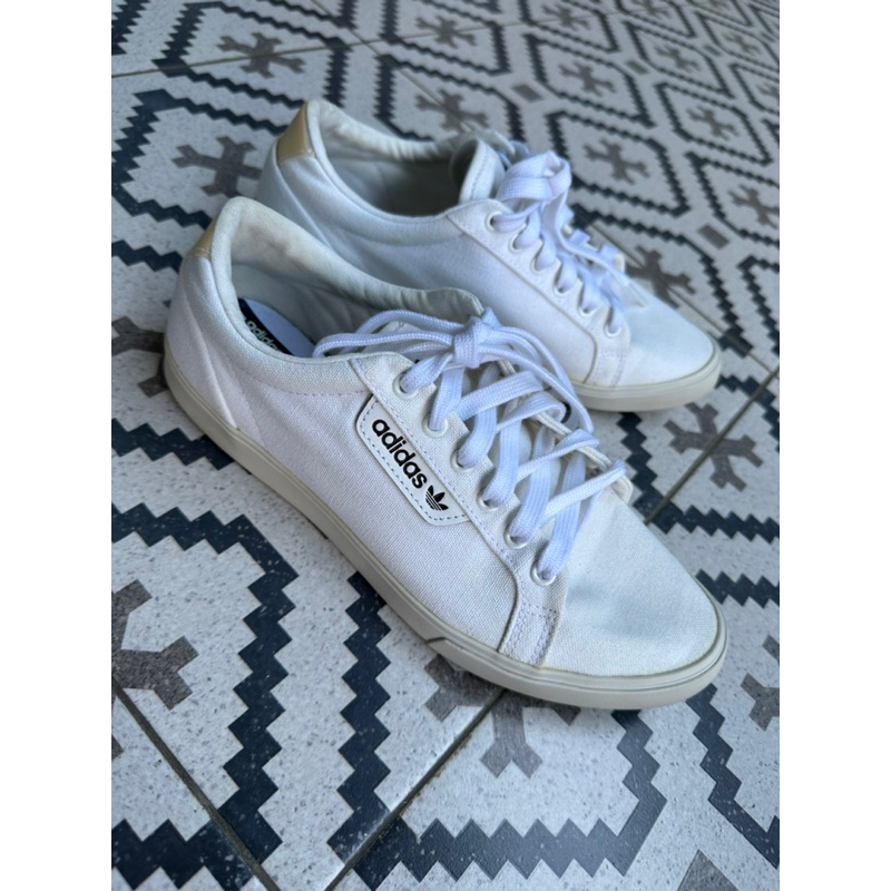 Preloved Sepatu Adidas Wanita