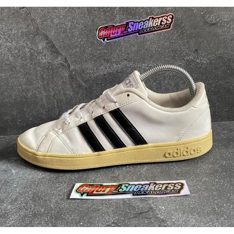 Sepatu Adidas neo baseline