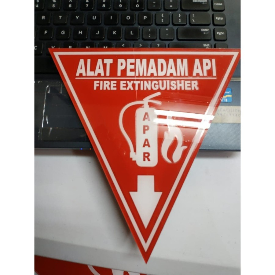 

Akrilik Segitiga Apar Ukuran 35X35cm Sign Rambu Pemadam Api Akrilik Alat Pemadam Api