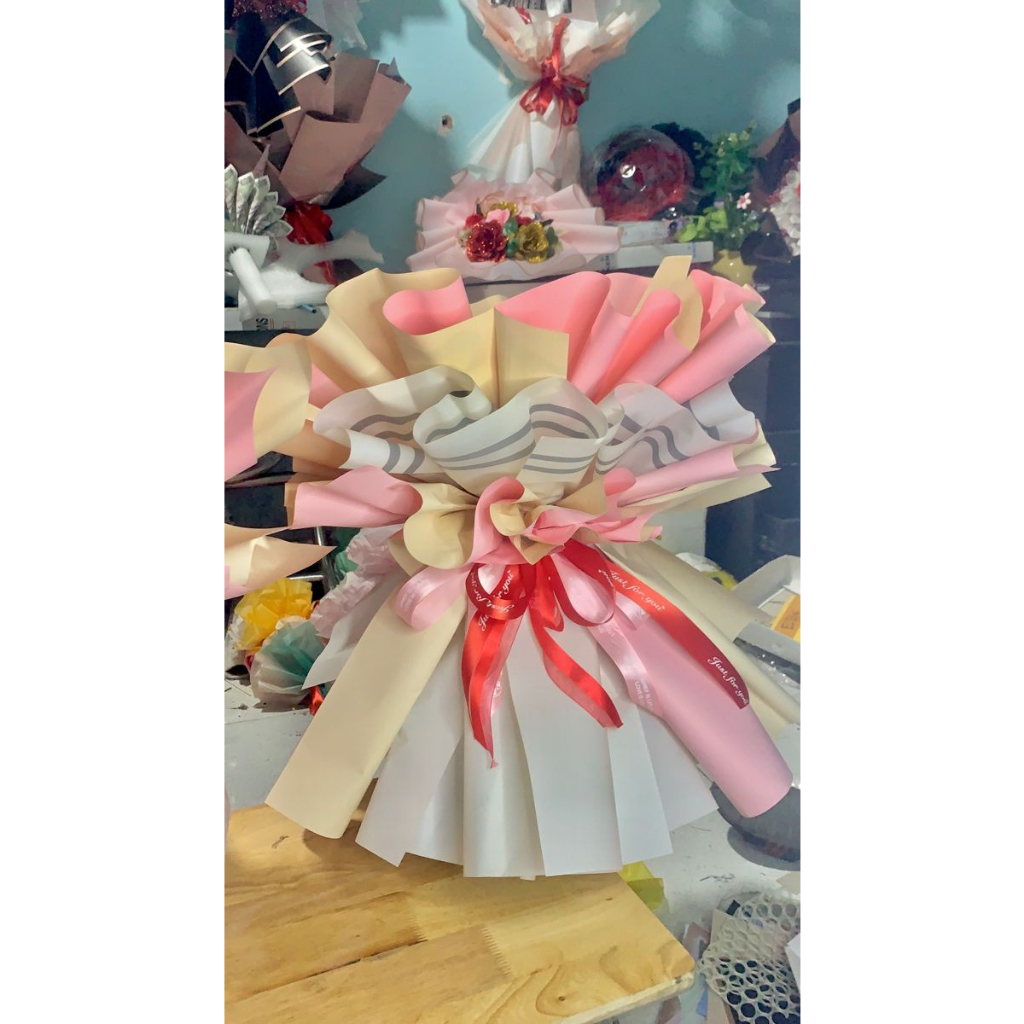 

Buket kosongan murah (hanya kerangka tanpa isi uang atau snack) free tusukan, plastik slot uang dan kartu ucapan