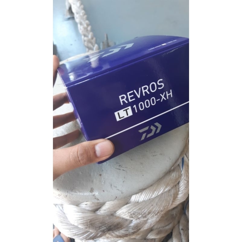 Reel Daiwa Revros 1000 XH