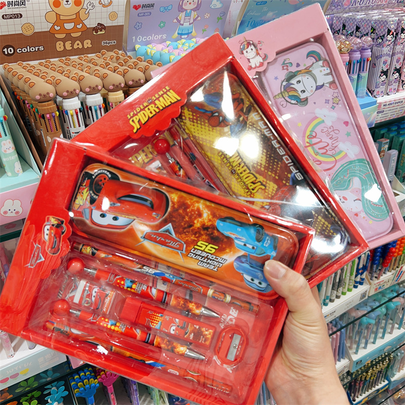 

GEM - STATIONERY SET CEWEK COWOK 3356 | SET ALAT TULIS KARAKTER | CARS | SPIDERMAN | HK | DORAEMON | PERLENGKAPAN TULIS ANAK SEKOLAH LUCU | KADO ANAK CEWEK | KADO ANAK COWOK | ATS | ATK | ALAT TULIS