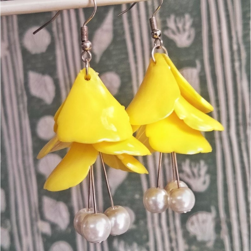 Anting Tumpuk Daun Kuning Mutiara Earing Fashion