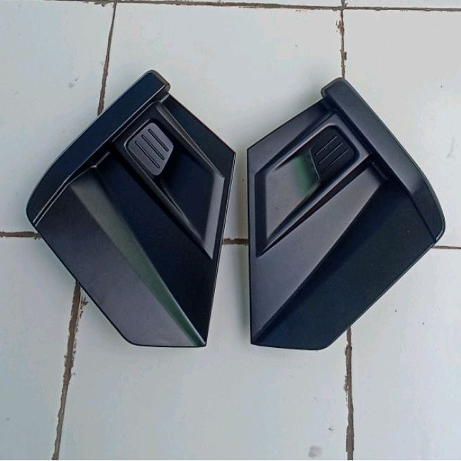 Cover Bumper Belakang Reflektor Daihatsu Rocky Original