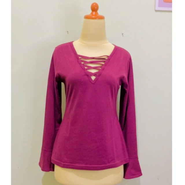 Baju atasan wanita blouse blus kaos model sexy lengan terompet warna burgundy ungu maron maroon basi