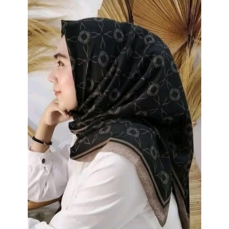 Fashion Hijab Segi Empat Motif Lasercut Denay Kw
