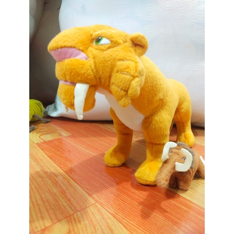 boneka singa ice age