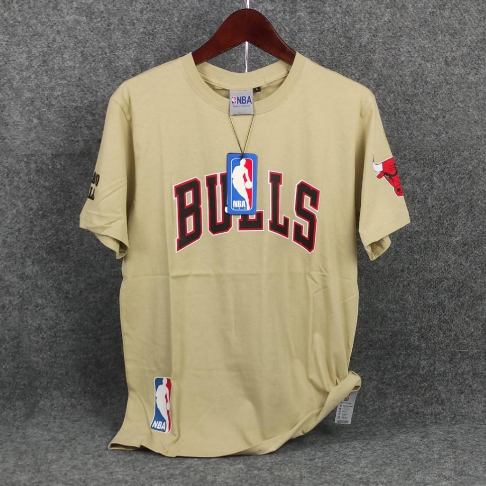 KAOS BULLS BY MITCHELL &amp; NESS - FONT MIRROR KAOS DISTRO PRIA BRANDED LENGAN PENDEK