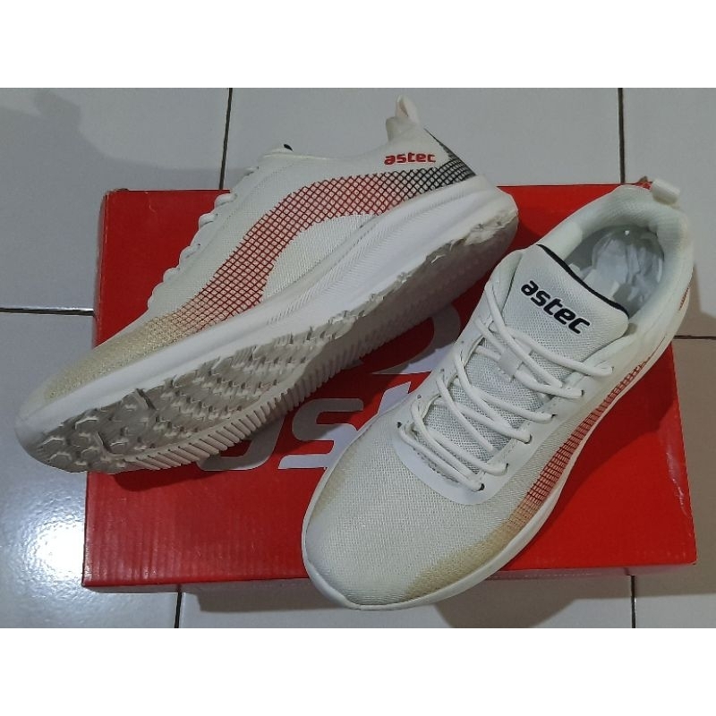 sepatu astec godric walking warna putih size 40