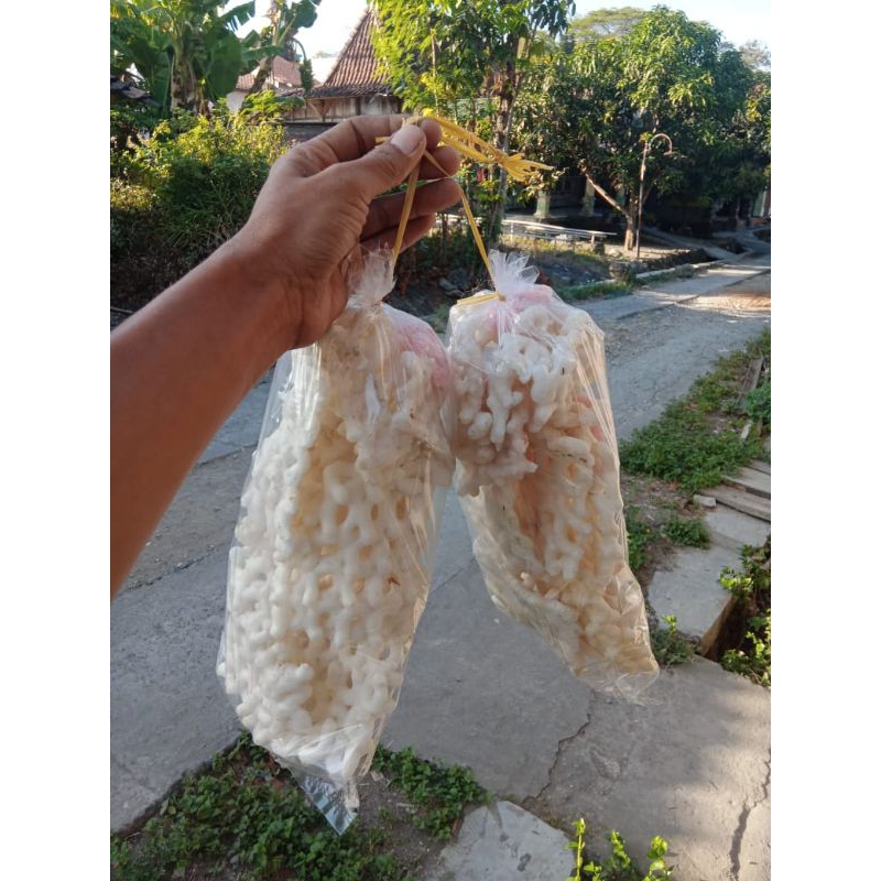 

kerupuk goreng Wedi/bonus sambal/kerupuk pasir,satu bungkus