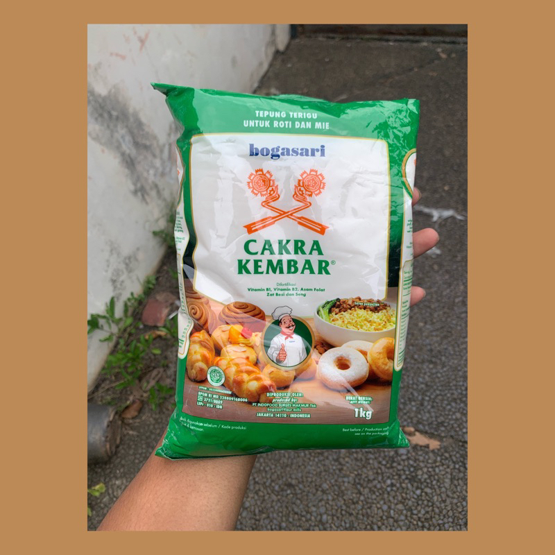 

Tepung cakra kembar bogasari 1kg