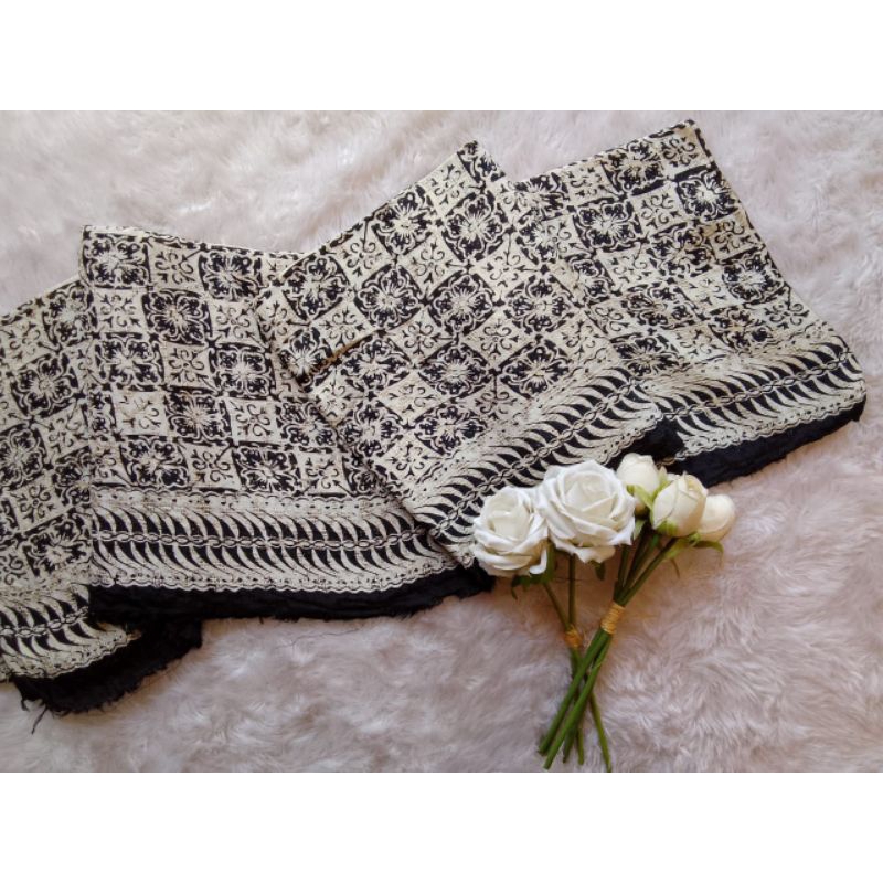 kain batik cap bahan viscose viscos semi sutra sutera fiskos viskos warna hitam putih khas trusmi ci