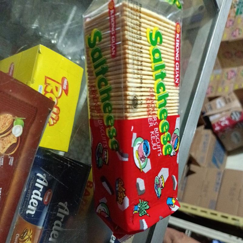 

Wafer Khong Guan Saltcheese Combo Wafer 200 Gram / Saltchese Biskuit Keju