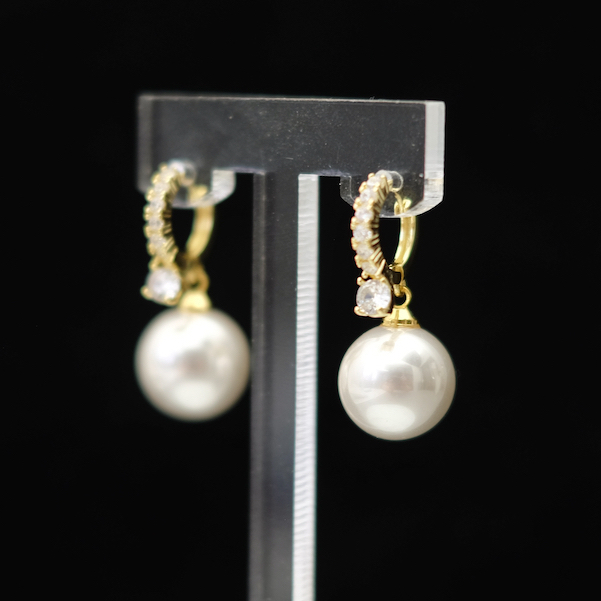 LILA - 18k Gold Plated Pearl Earring