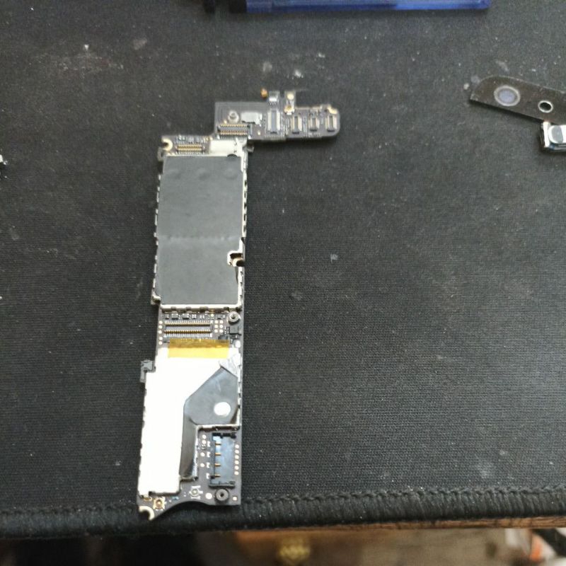 Mesin iphone 4 lock icloud