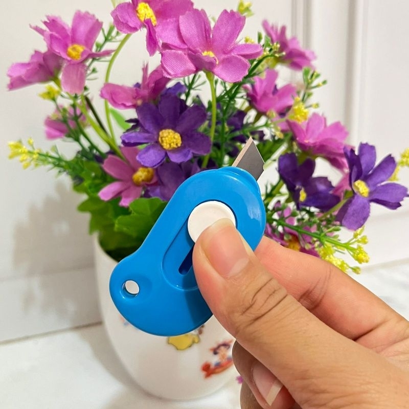 

Cutter Mini Joyko Alat Pembuka Paket Cutter Mini Joyko Unik Kekinian Termurah