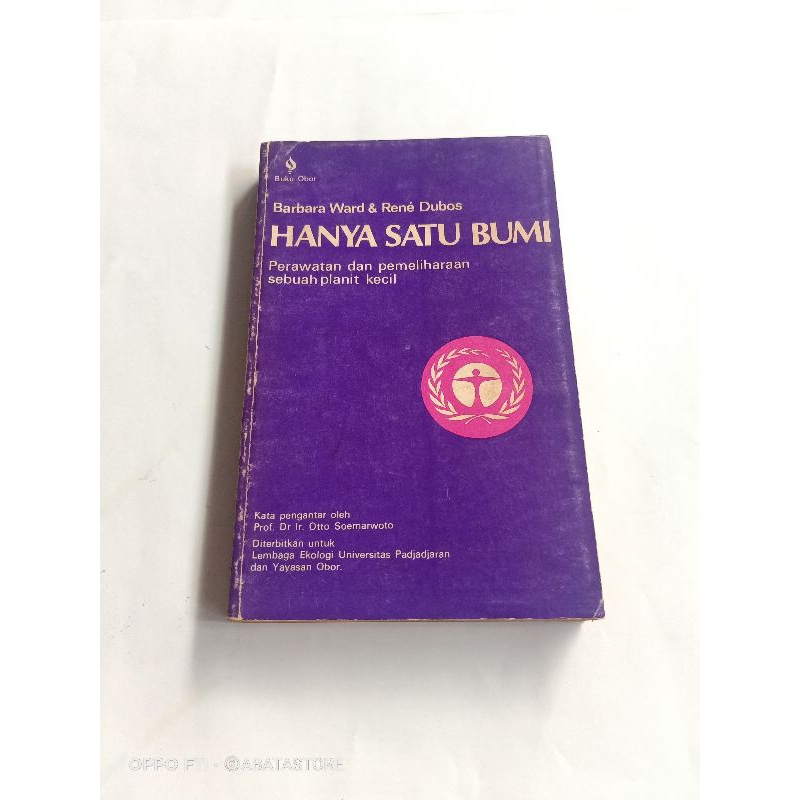 BUKU HANYA SATU BUMI PERAWATAN DAN PEMELIHARAAN SEBUAH PLANIT KECIL BARBARA WARD