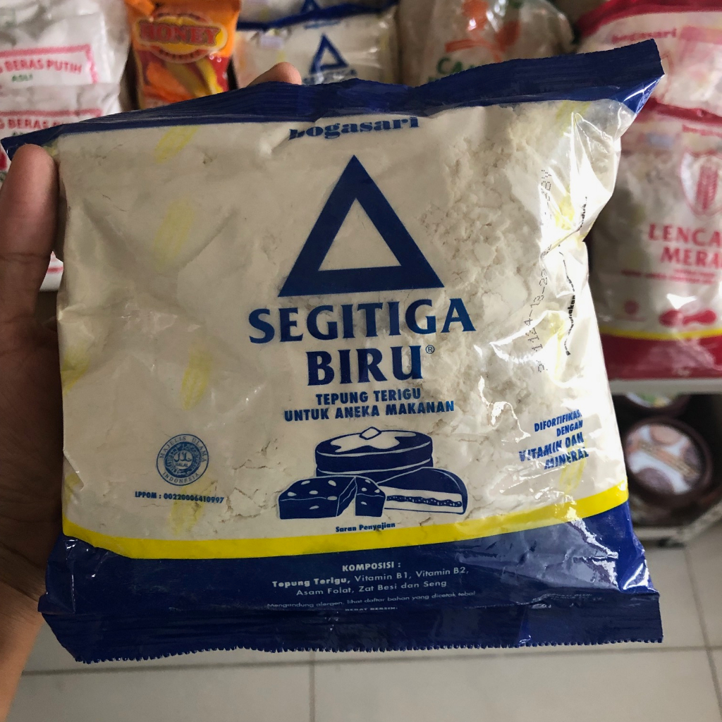 

Tepung Segitiga Biru