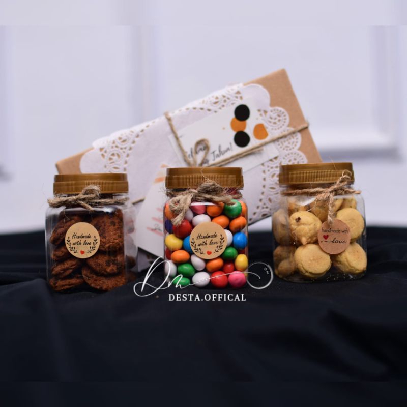 

HAMPERS GIFT BOX | BIRTHDAY | LEBARAN | RAMADHAN | GRADUATION