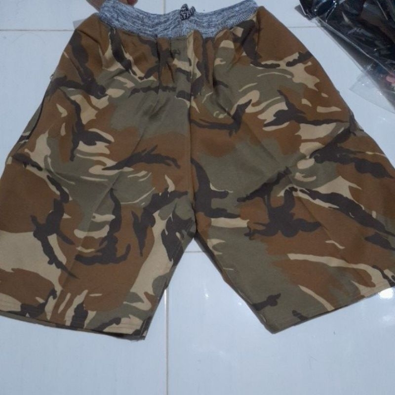 Celana pendek Motif Army Dewasa.