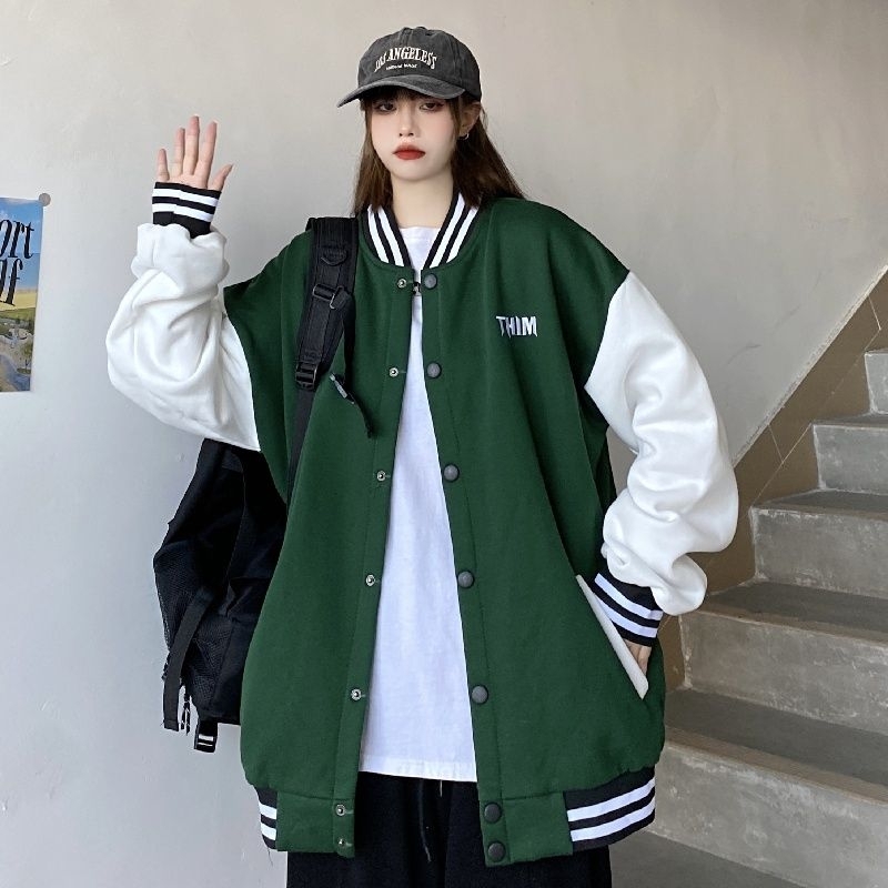 Jaket Varsity Big Size ( S - 6XL ) Jacket Baseball Kancing THIM Bomber Oversize XXL XXXL 4XL 5XL SIMPLE LOGO SABLON FLeece Unisex Hitam Jacket Bisbol Boy Girl Unisex Jumbo Street Style Urban Streetwear Mix Two Tone Kombinasi HIJAU Navy Grey Beige