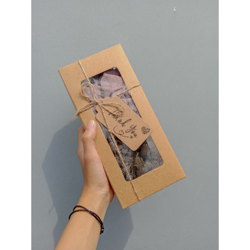 

showy_gift scrunchie