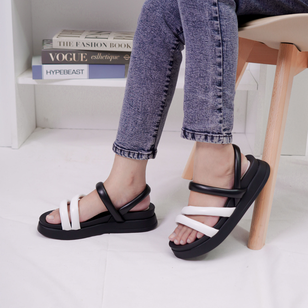 Adarastore -Lapepa MEGGY Sepatu Sandal Casual Wanita Platform Sendal Wedges Tali Belakang  Kekinian