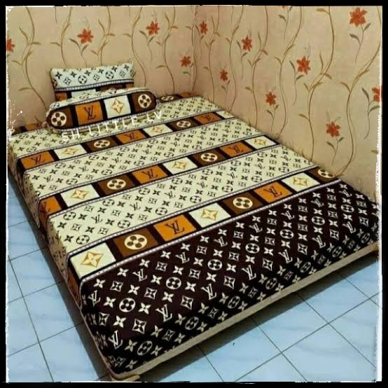 SPREI HOMEMADE HALUS KUALITAS BAGUS MOTIF LV COKLAT NO.1 SIZE 180X200 TINGGI 20CM