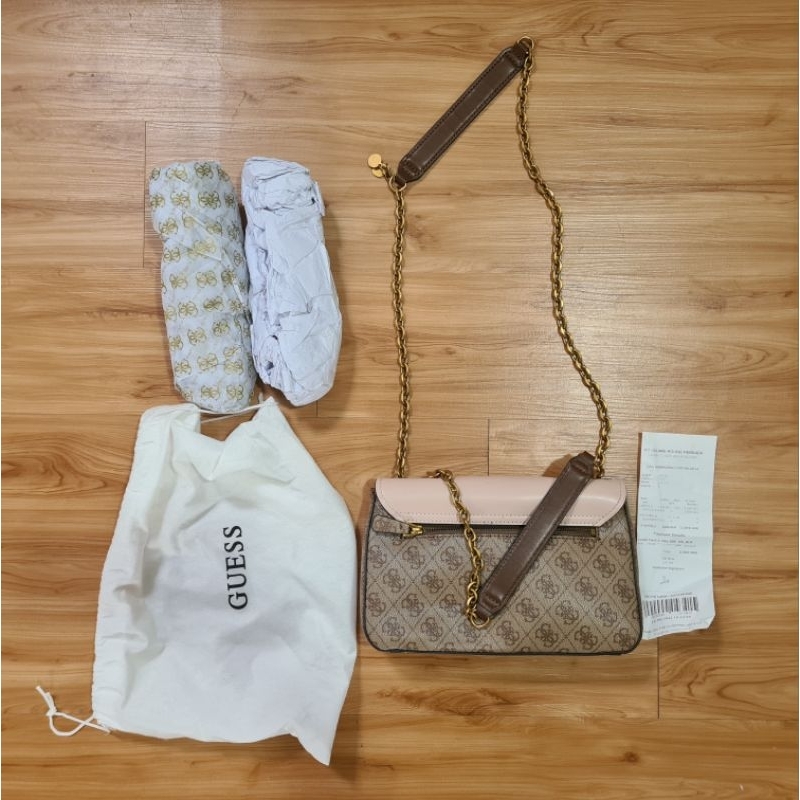 preloved Tas wanita merk Guess original 100% tidak jadi dipakai beli di store di Mall Ambarukmo Plaz