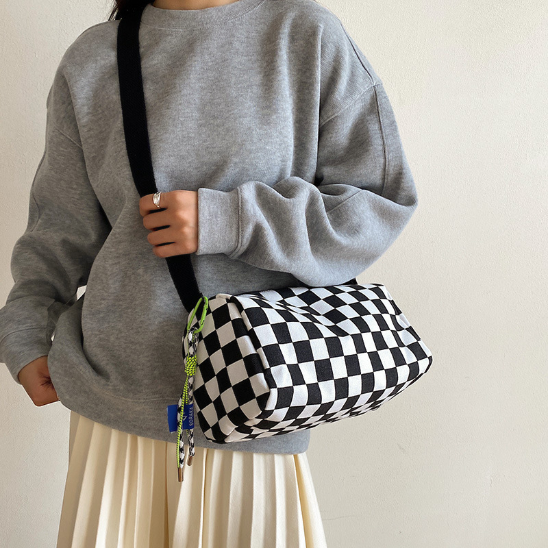 DIPHA Slingbag Checker Tas Selempang Wanita Motif Kotak Casual Korean Style Catur Bag Lucu Korea Baggy Chikoisme