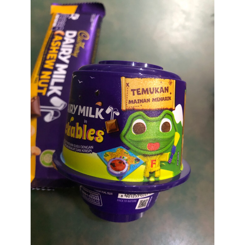 Cadbury LICKABLES Cup Cokelat Susu