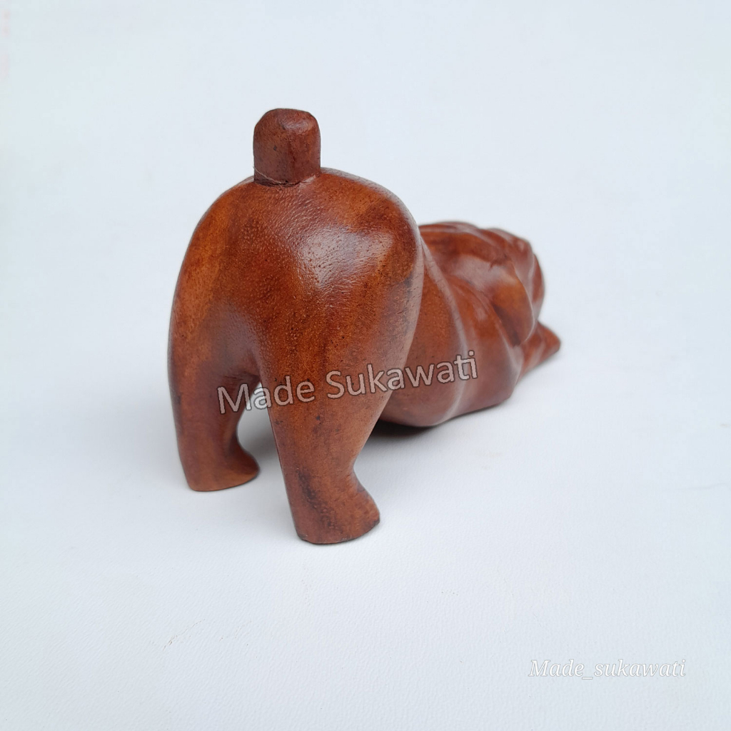 Patung kayu Anjing Bulldog Sleik Menungging Kerajinan handmade Bali