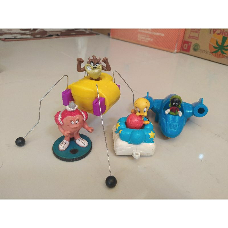 Figure Looney Tunes Tazmania / Tweety / Marvin / Bugs Bunny Mainan McD