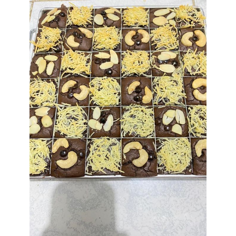 

Hampers Lebaran Fudgy Brownies by @kuerutibabehnabil