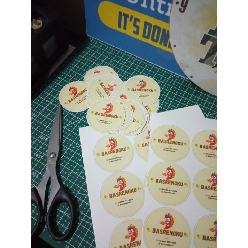 

Cetak stiker produk Sticker chromo / Label nama makanan toples pastik botok kemasanan minuman cromo custm