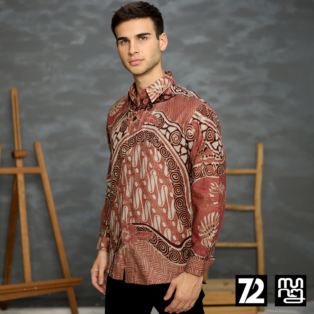 KEMEJA BATIK PRIA LENGAN PANJANG Kemeja Dobby Slimfit Motif Parang Roll Warna Dusty Pink Maroon 723162 Cap 72 - Baju Kemeja Atasan Pakaian Setelan Batik Pria Cowok Laki Laki Remaja Keluarga Kantor Lengan Panjang Modern Slimfit Slim Fit Premium Kekinian