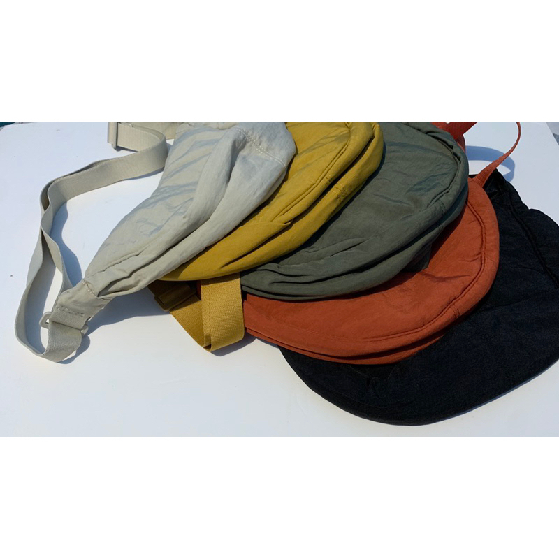 Tas Selempang Waist Bag Half Moon ala Uniqlo