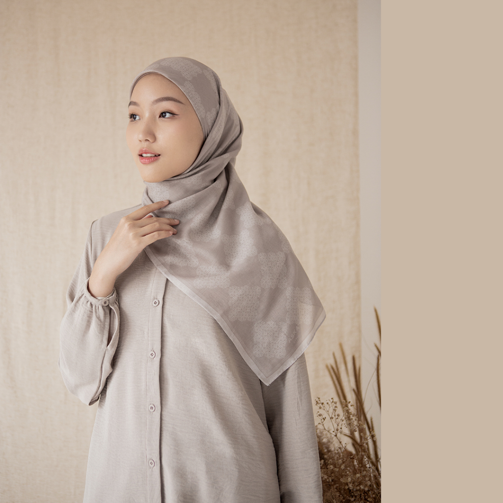 Anjana by Aska Label - Hijab print dengan geometry motif bahan voal warna ungu lilac, beige sand, dan hijau moss