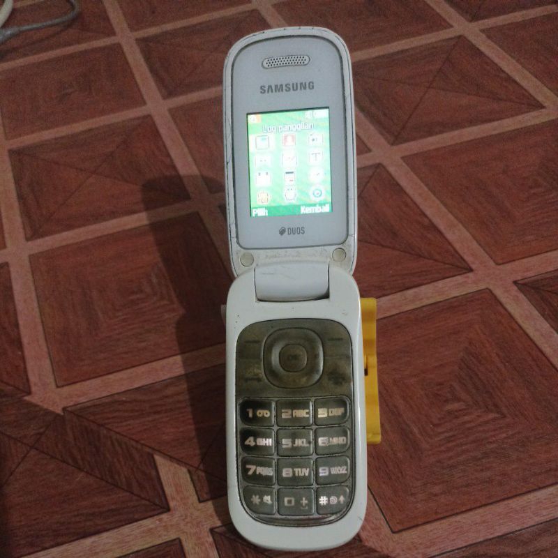 SAMSUNG GT E1272