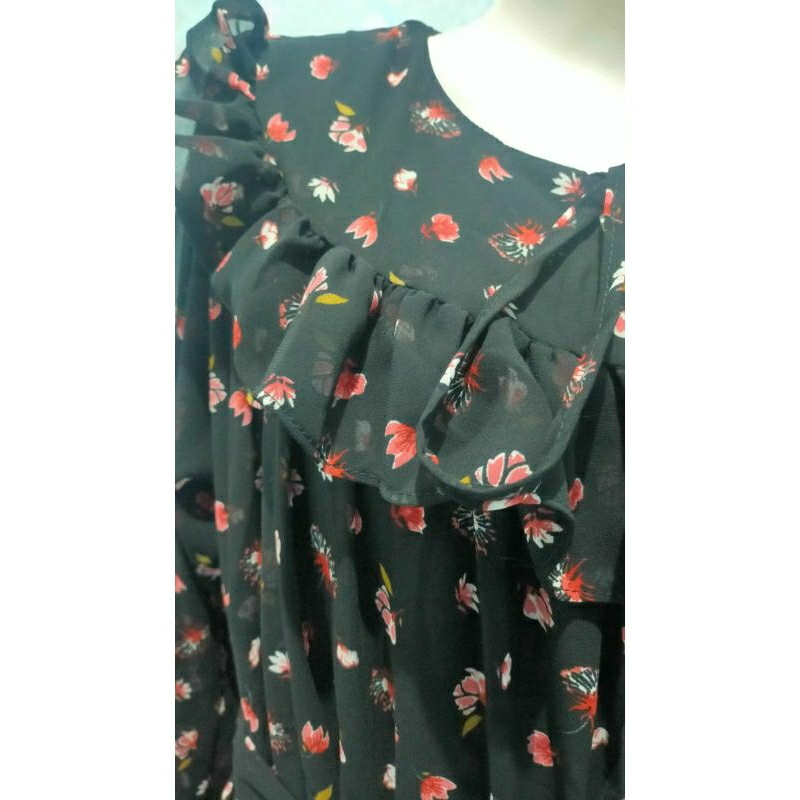 Yuanaa Dress by Yuna Fashion