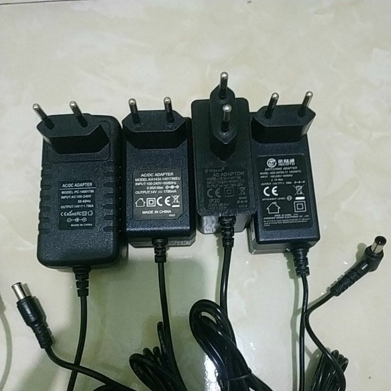 adaptor 14v 1.786 a