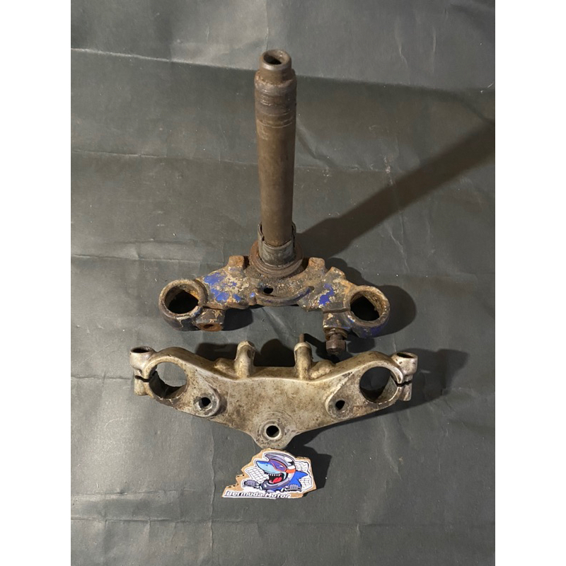 SEGITIGA ATAS BAWAH SUZUKI RGR 150 ORIGINAL COPOTAN T ATAS BAWAH SEGITIGA SHOK DEPAN RGR STD