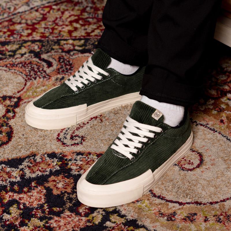 MARQUE.CO ‘Tova’ DARK GREEN Corduroy vol 3.0 - Sepatu Pria &amp; Wanita dengan Konsep Jadul Nostalgia 1990an! Bonus Mainan Jadul, dan Insole Super Empuk! Packaging Sneakers Paling Unik!