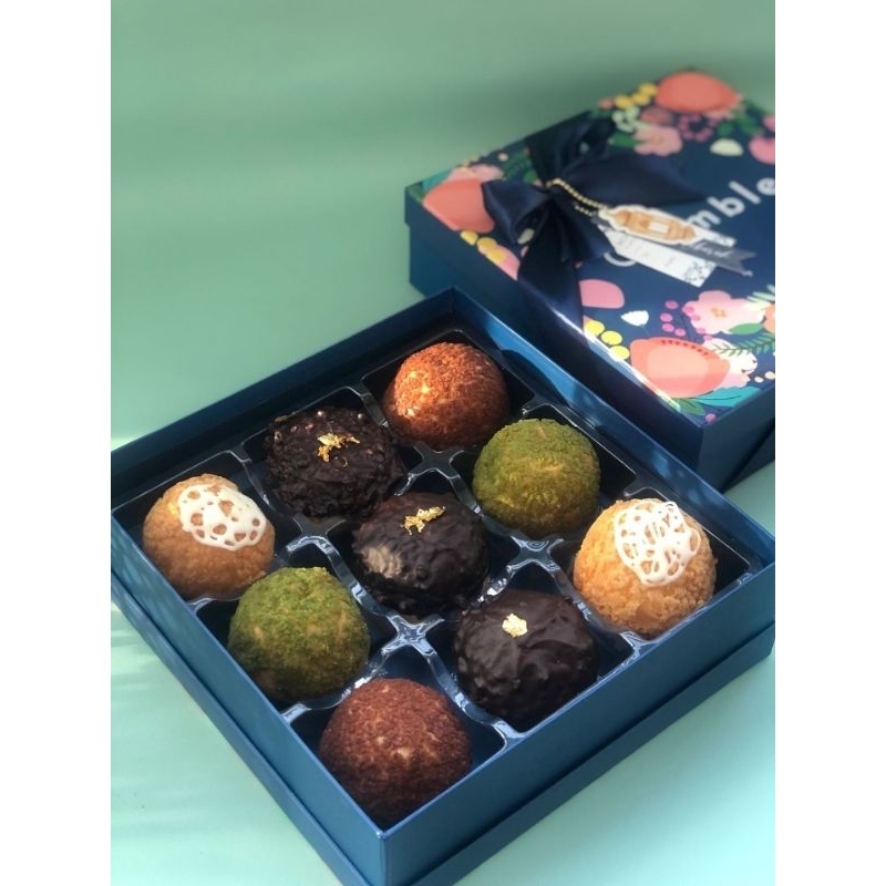 

Hampers Lebaran Crumble Bolu Tape Keju Creampuff Brownies