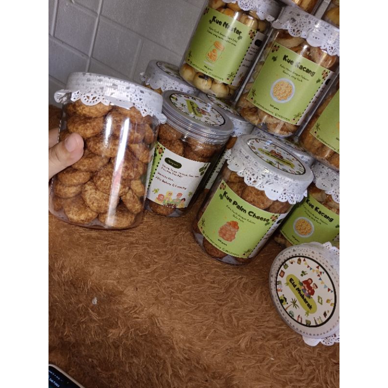 

Kue Kering Lebaran/Palm Cheese Cookies kemasan tabung 650ml berat -/+ 500gr