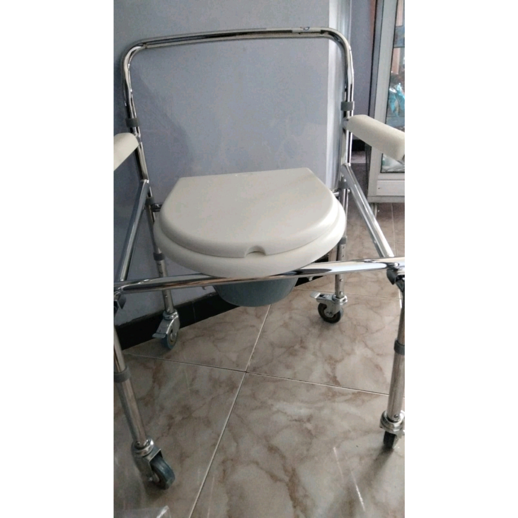 SELLA Commode Chair Commode Lipat Kursi BAB / Kursi Buang Air Besar Roda Tipe 696 Sella
