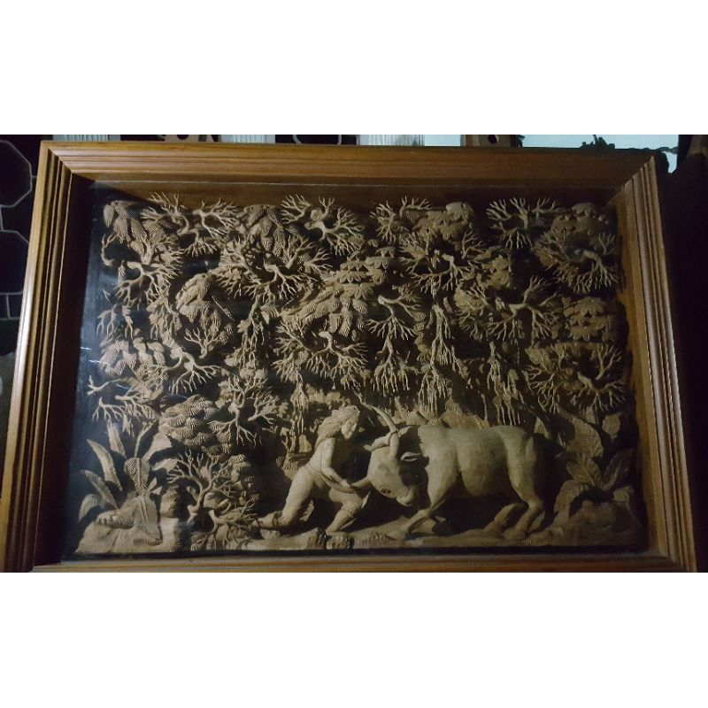 Hiasan dinding kayu jati 027 - Ukiran relief penjinak banteng